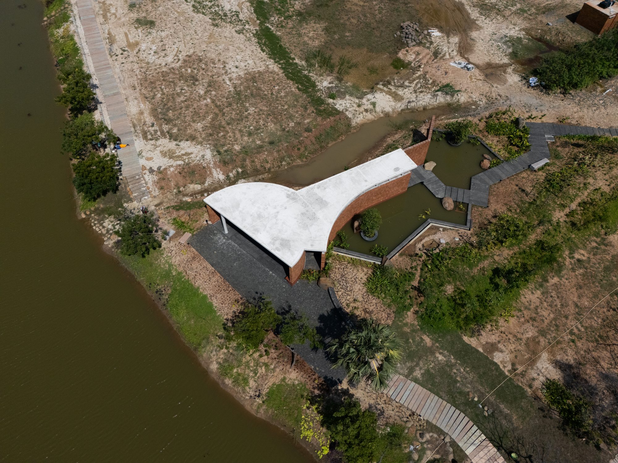 Four Walls Pavilion photographed by Geomorph Studio 25